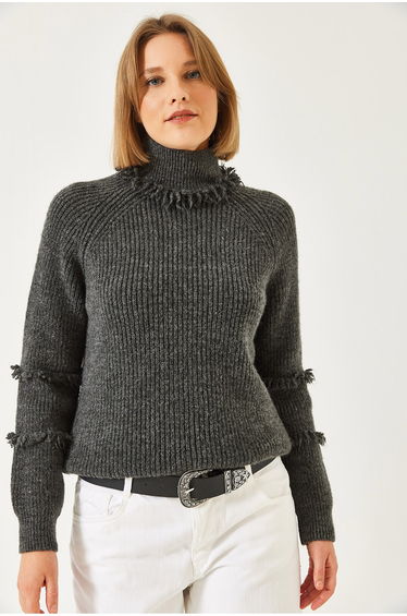 Women's Neck and Sleeve Fringed Knitwear Sweater