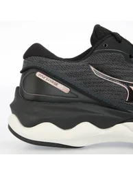 Women's Mizuno Wave Skyrise Running Shoes in Black - 5