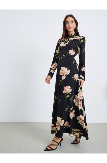 Women Floral Printed Tie-up Neck Maxi Dress
