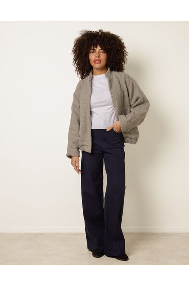 Floral Embroidered Detailed Flared Jeans