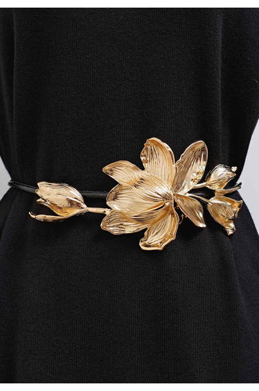 Sculpted Metal Flower Leather Slim Belt in Gold
