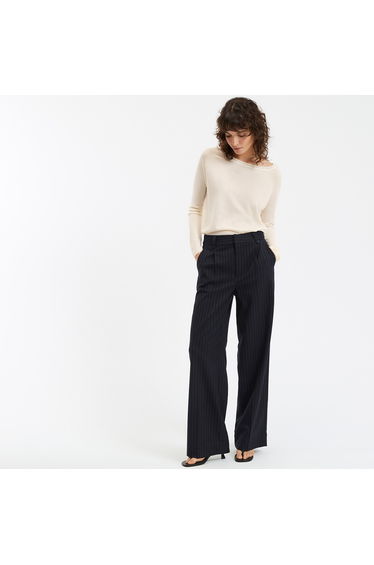 Fine Knit Jumper/Sweater with Crew Neck