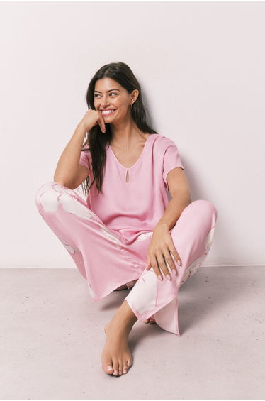 Pink satin-finish short sleeve long pyjamas