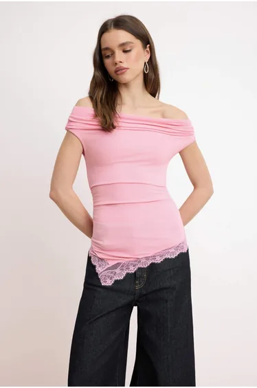 Pink Fitted/Skin-Fitting Strapless Sleeveless Lace Detailed Soft Knitted Blouse