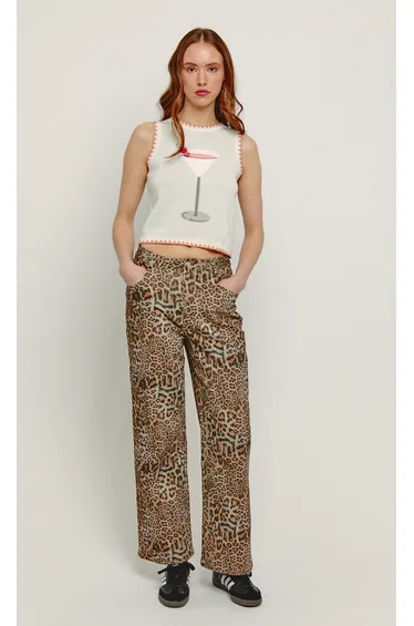 توب محبوك بلا أكمام