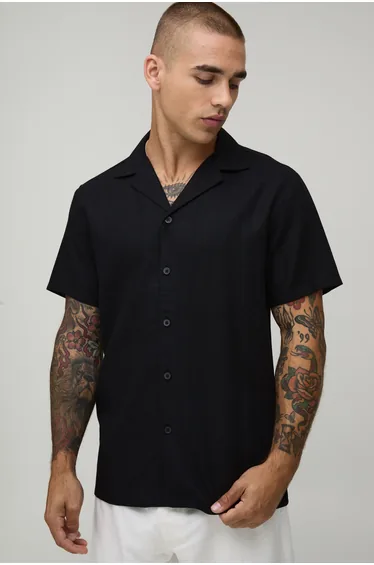 قميص كتان أسود بأكمام متوسطة الطول