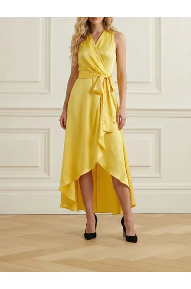 فستان ماكسي فضفاض بخصر بربطة بياقة V بحواف كشكش