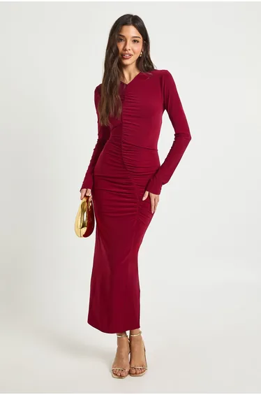فستان بوهو أحمر ميداكسي بقصة ضيقة بأكمام طويلة
