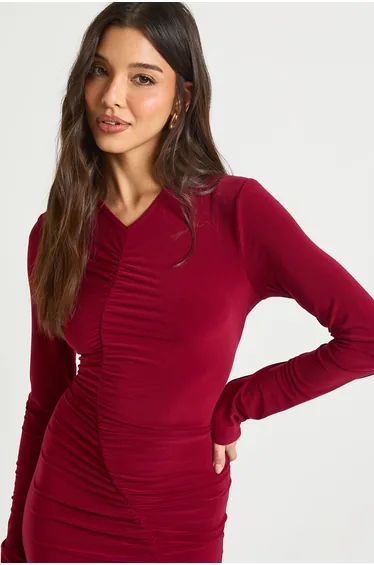 فستان بوهو أحمر ميداكسي بقصة ضيقة بأكمام طويلة