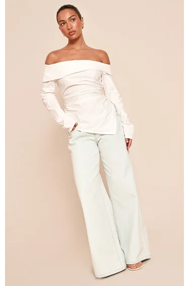 بلوزة قطن مزمومة بحواف متباينة بأكتاف مكشوفة لون أبيض