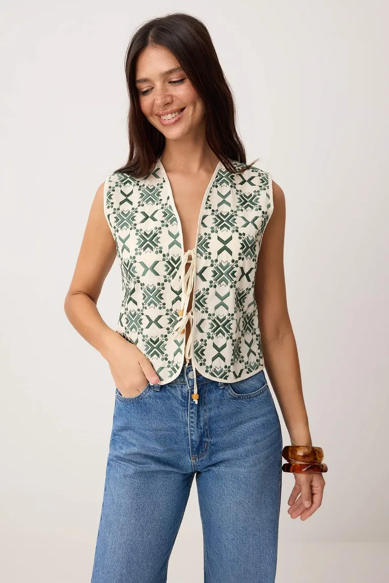 Green Geometric Patterned Embroidered Woven Vest