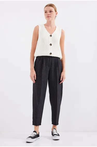 Buttoned Short Knitwear Vest - Ecru