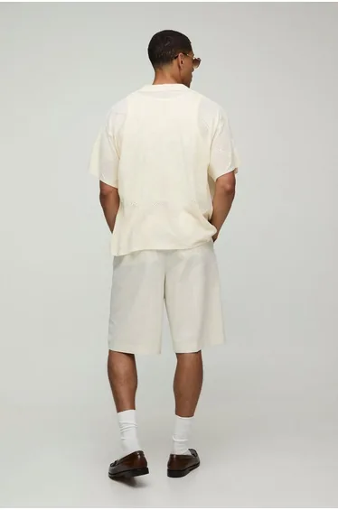 قميص محبوك بقصة عريضة بطبعة شعار - كريمي بنمط رقع