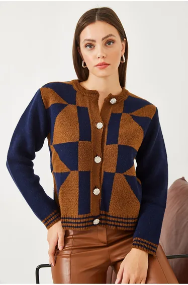 كارديغان نسائي محبوك بأزرار