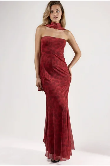 فستان هيكوب شيفون أحمر ماكسي بقصة مستقيمة بلا أكتاف بطبعة أزهار