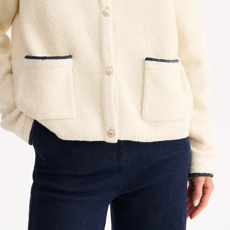 Short Buttoned Cardigan in Fine Knit - 2