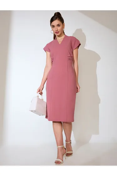 فستان ميدي بياقة V - زهري