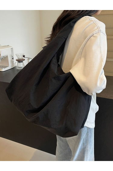 Black Solid Zip Closure Shoulder Bag
