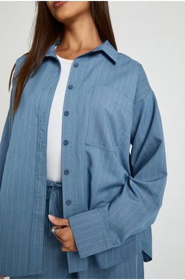 قميص بوهو أزرق بطبعة مخططة بأكمام طويلة