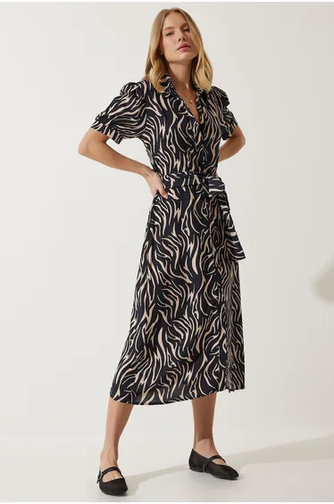 فستان قميص نسائي بحزام بطبعة منقشة لون أسود و بيج