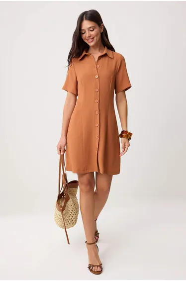 فستان قميص بني قصير على شكل حرف A