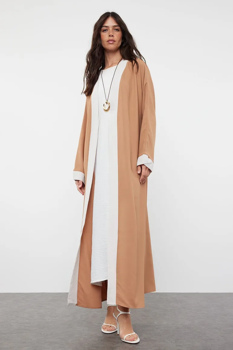 Camel Color Blocked Long Woven Cap & Abaya & Abaya