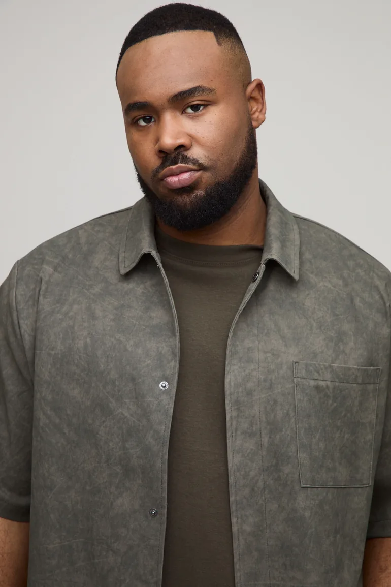 طقم شورت و قميص بتصميم واسع بطبعة رخامية لون أخضر - للمقاسات الكبيرة - 2