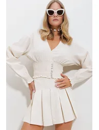 Women's Beige V Neck Waist Gimped And Buttoned Raw Linen Crop Blouse