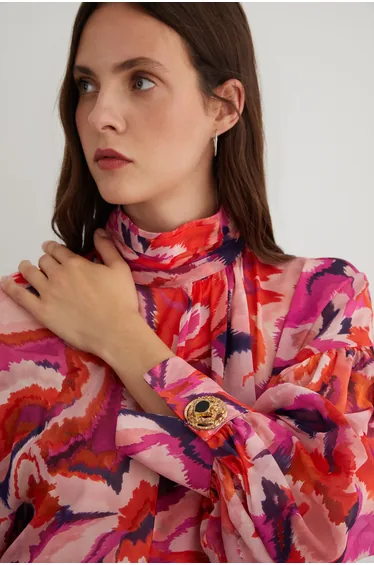 بلوزة شيفون زهري بطبعة أزهار