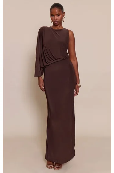 فستان بريتي ليتل ثينق بني ماكسي بقصة ضيقة بأكمام طويلة