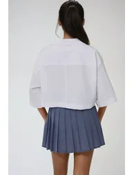 Crop Shirt with a Pocket Detail - 4