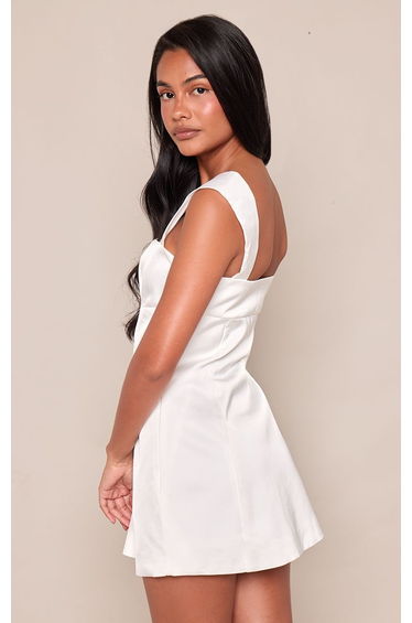White Satin Sweetheart Structured Shift Dress product thumbnail 3