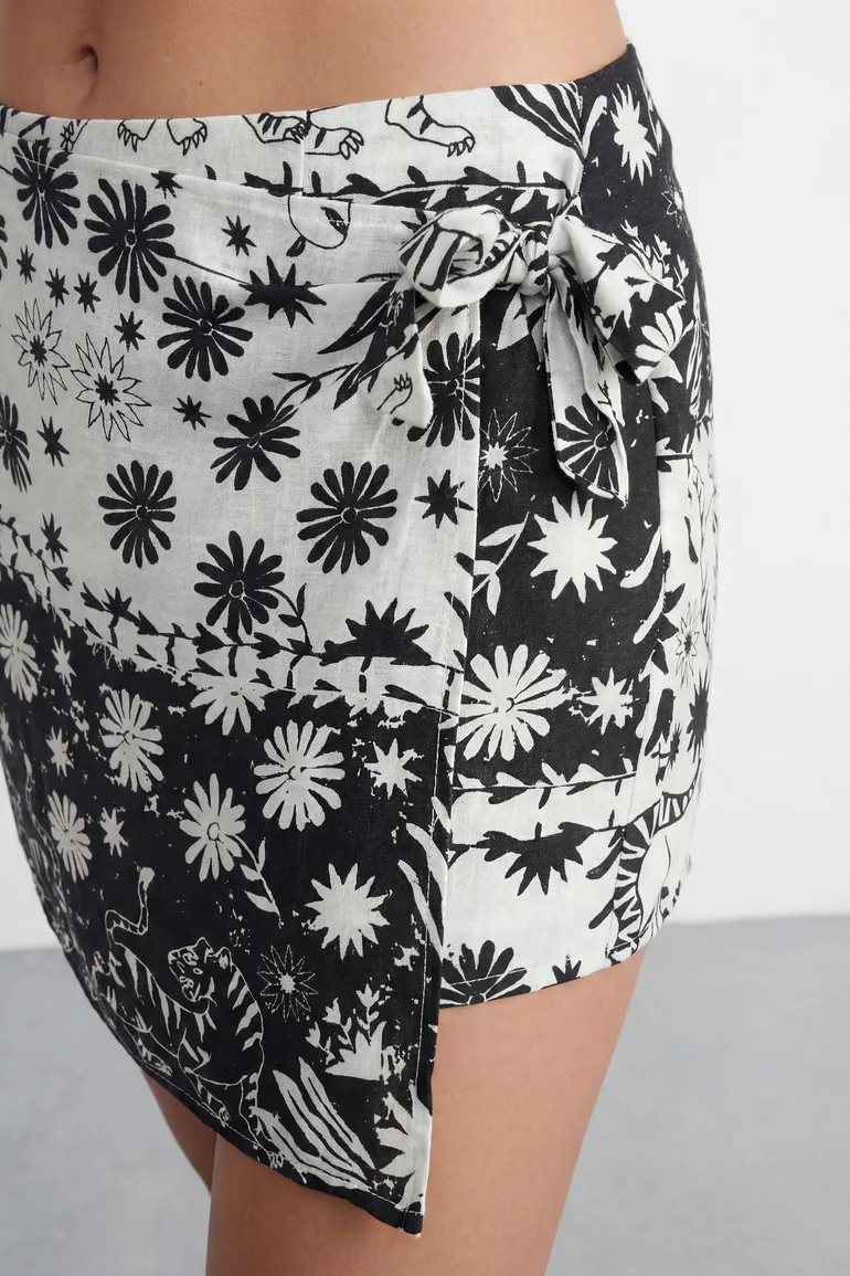 Mono Scarf Print Short - 2
