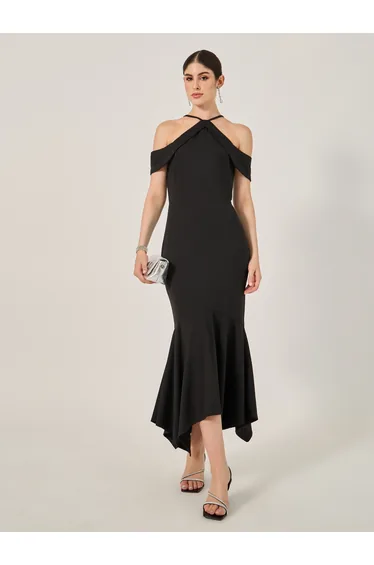 فستان ماكسي بقصة ميرميد بأكتاف مفتوحة سادة