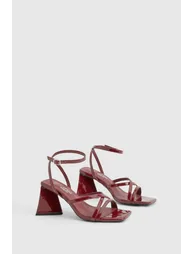 صندل جلد أحمر بكعب عالي - للمقاسات العريضة - 1