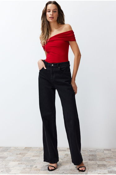 Red Carmen Collar Fitted Flexible Crop Knitted Blouse