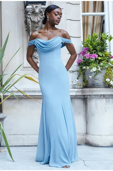 فستان ماكسي شيفون بأكتاف مكشوفة بياقة منسدلة