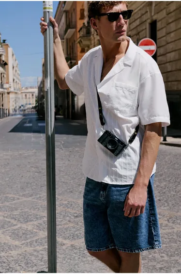 قميص بتصميم واسع