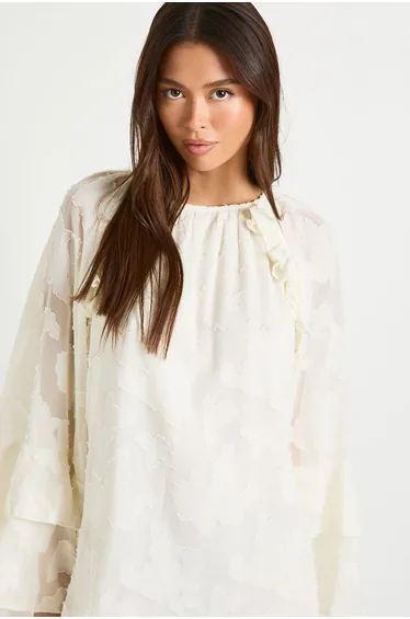 فستان شبه شفاف بكشكش بطبعة أزهار - كريمي