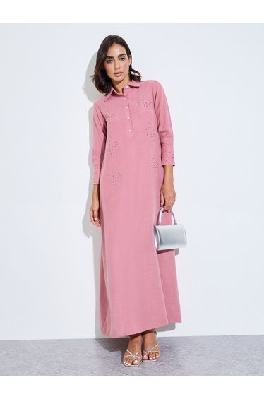 PV slub, collar jalabiya with half placket. 4 crystal buttons on plakcet and 2 (1 each) on sleeve cuff. 3/4th sleeve