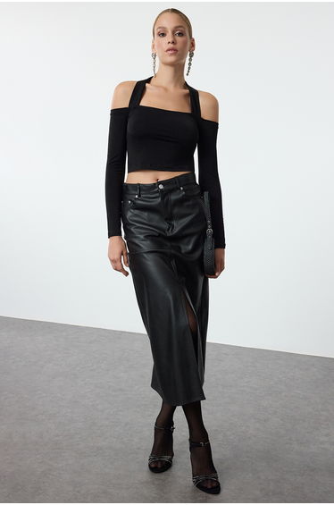 Black Square Neck Crop Knit Blouse