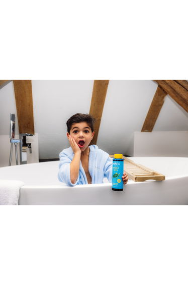 Kids Raspberry Bubblegum Bubble Bath in Blue