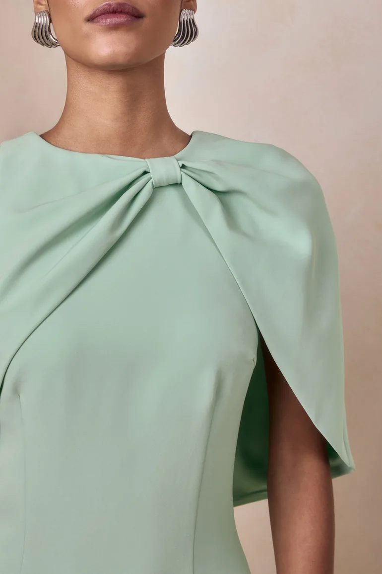 فستان ماكسي بياقة غير متناظرة بأكمام كاب - أخضر - 5