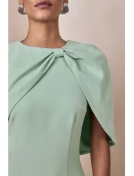 فستان ماكسي بياقة غير متناظرة بأكمام كاب - أخضر - 5