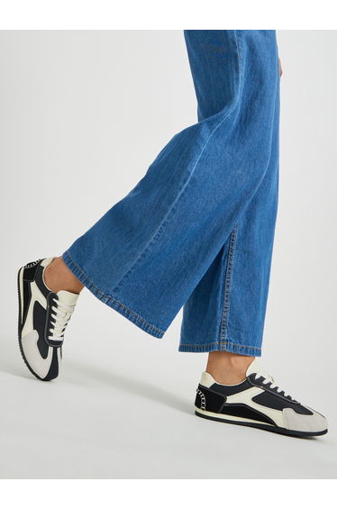 Color Block Round Toe Lace-Up Sneakers