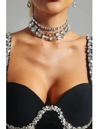 قلادة بيلا بارنيت باللون الفضي