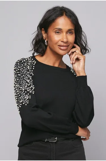 كنزة بأكتاف مزينة بالأحجار - ذهبي