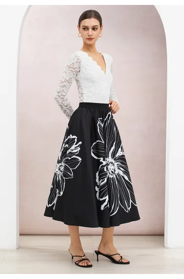 Scallop-Trim Floral Lace Long Sleeve Bodysuit in White for Romantic Dinners & Night-Out Plans