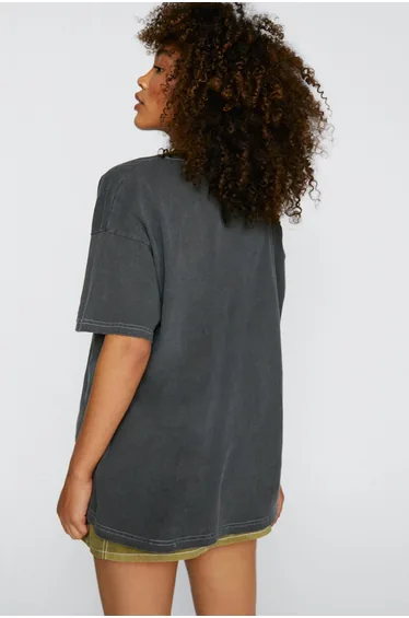 تيشيرت بقصة واسعة بطبعة غرافيك