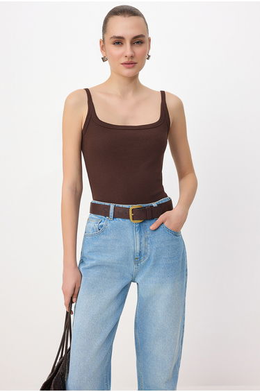 Brown Plain Fitted Square Neck Thick Strap Sleeveless Applique Corded Fabric Stretchy Knitted Undershirt